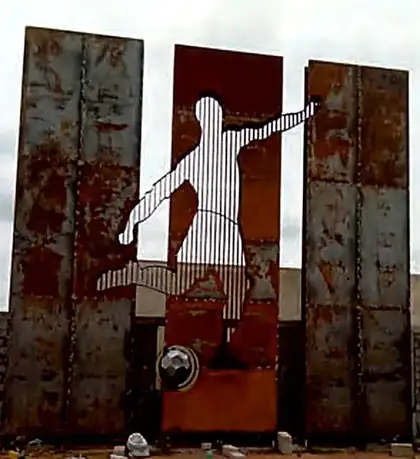 Weathering-steel screen